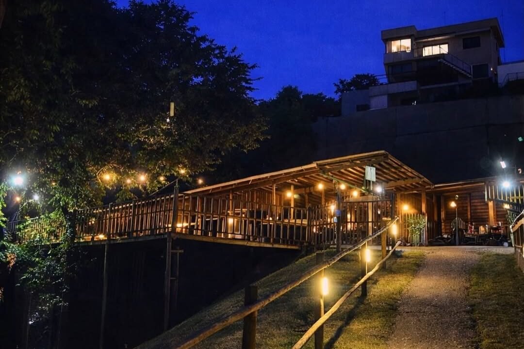 Meio do mato Pub Moeda